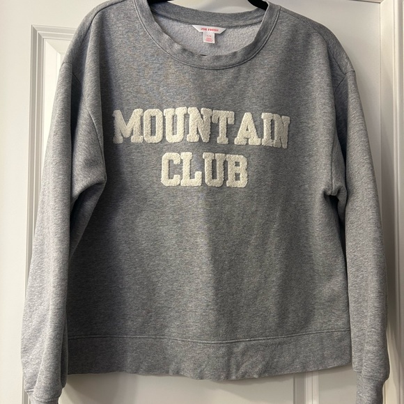 Comfy Joe Fresh Sweatshirt- large Grey Mountain Club Sweatshirt 🗻 - Picture 2 of 3